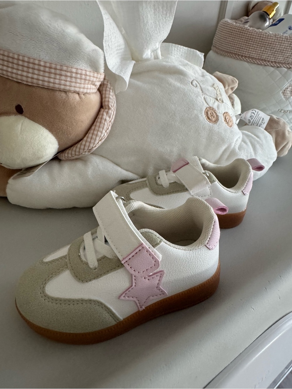 White & Light Pink Star Accent Kids Sneakers with Gum Sole